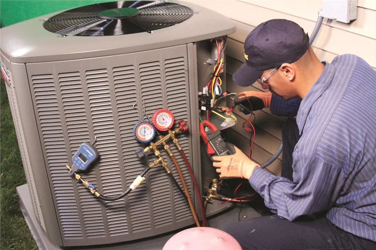 Broken air conditioner thermostat replaced by professional